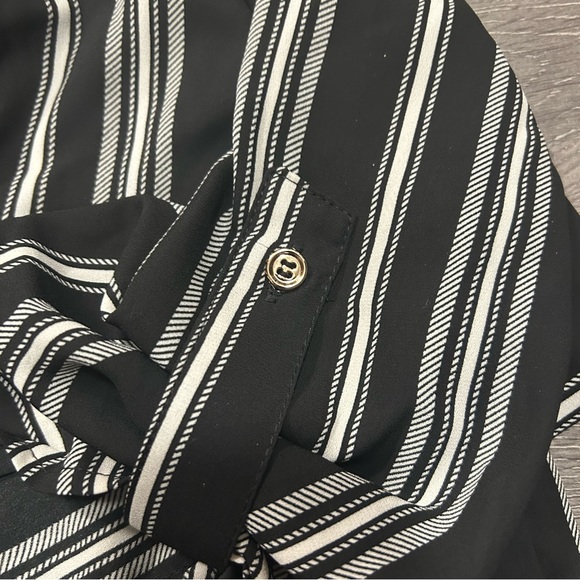 3 for $20 Loose fit striped shirt, 3/4 sleeve with button detail zip front - Picture 4 of 8